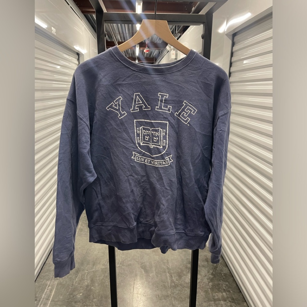 Yale University Crewneck small 23x23…Yale Tag